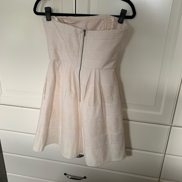 BCBG WHITE STRAPLESS DRESS - Picture 6 of 8